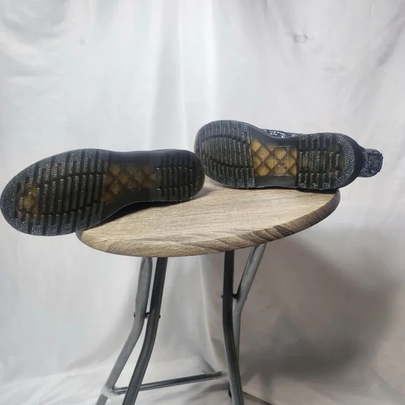 Women’s Dr. Martens 1460 Suede 8-Eye Boot Butterfly Gray Boots Shoes 7 Classic - Picture 11 of 11